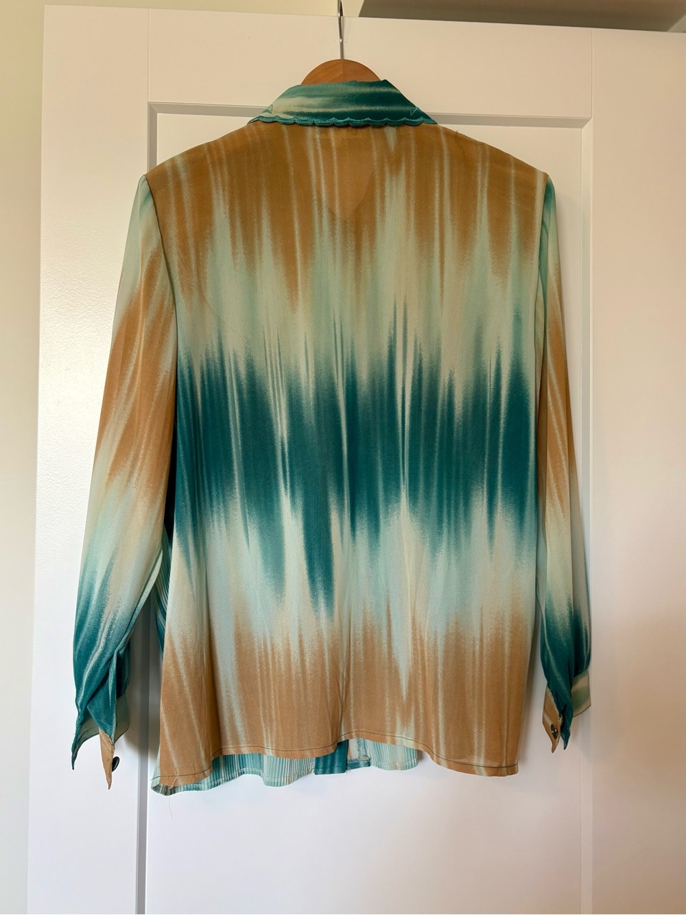 Vintage Sweet Tiger pleated Fashion Blouse. - Picture 6 of 10